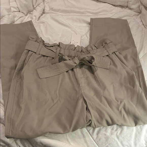 a new day Paper Bag High Waisted Tapered Pants with tags SIZE LARGE - Picture 2 of 6